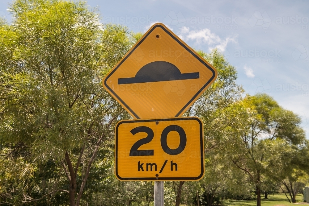 20 km/hr Speed Hump sign - Australian Stock Image