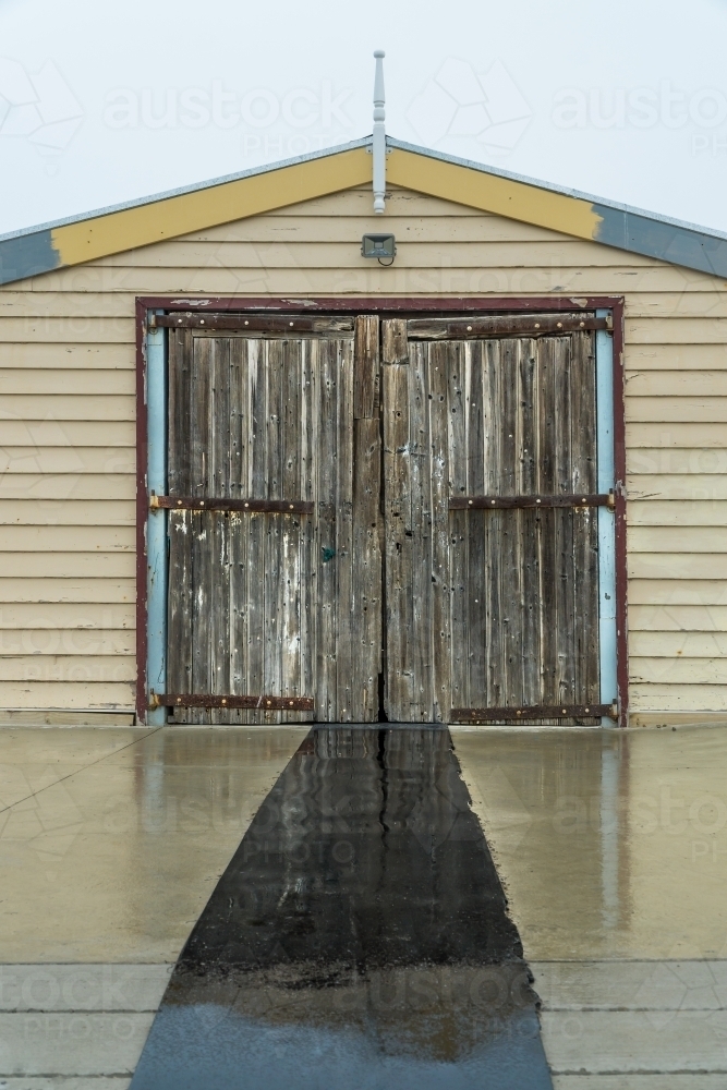 Image of A rubber path leading to an old double wooden 