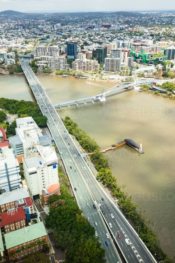 Aerial view looking south along the Riverside Expressway and the Brisbane River - Australian Stock Image