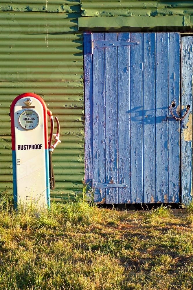 An old petrol bowser in front of a farm shed - Australian Stock Image