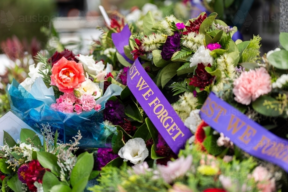 ANZAC day lest we forget floral wreaths laid on cenotaph - Australian Stock Image