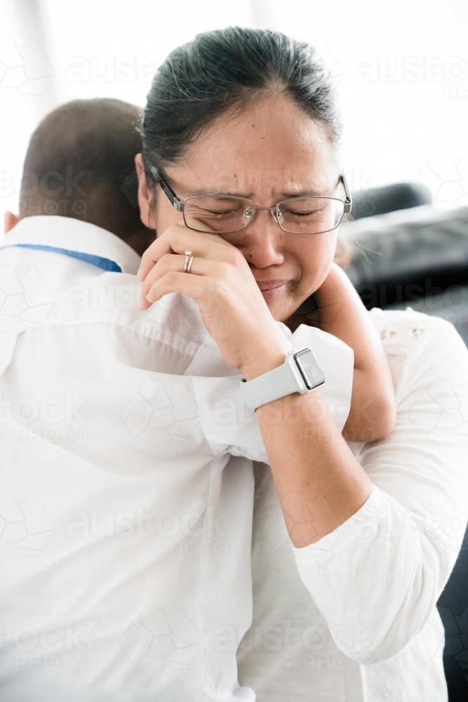 Image of Asian mother cries as she sends her boy off to his first day ...