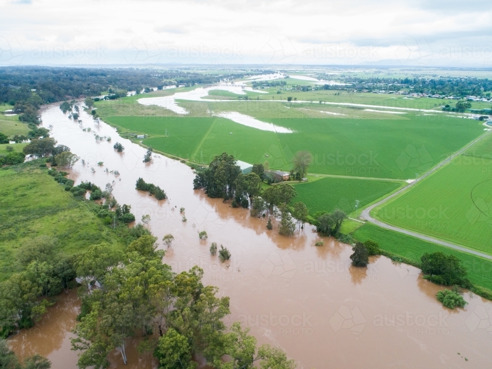 Brown floodwaters of Hunter River in Singleton - Australian Stock Image