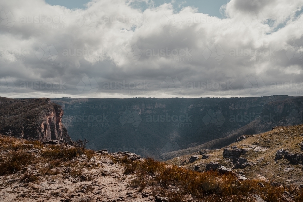 Clifftop views near the summit of the Lockleys Pylon Walking Track - Australian Stock Image