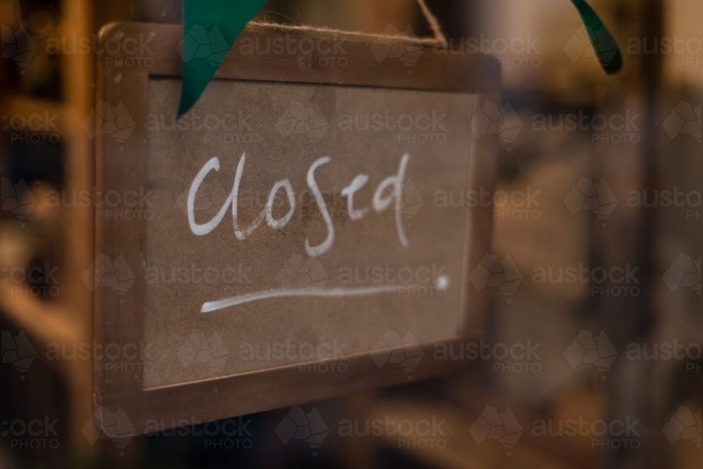 closed sign, handwritten - Australian Stock Image