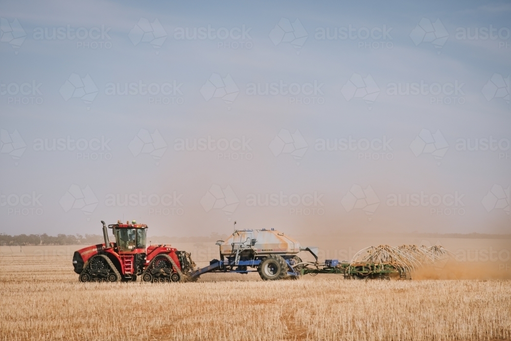 Dry seeding wheat in Bencubbin in Western Australia - Australian Stock Image