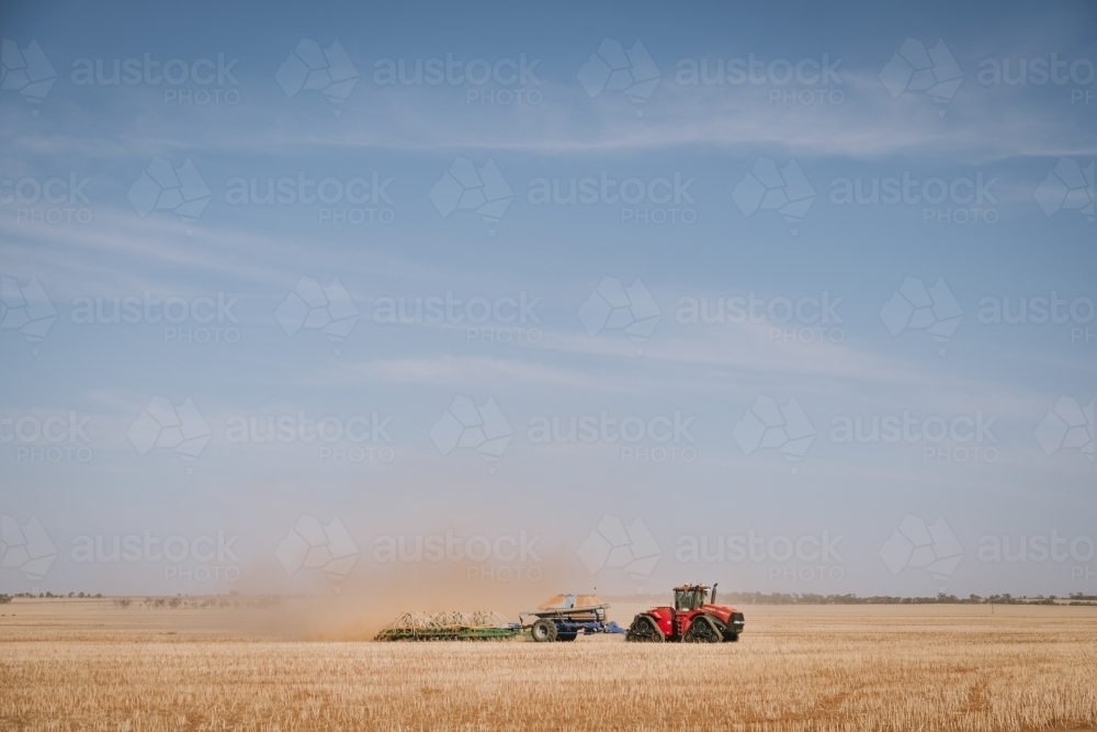 Dry seeding wheat in Bencubbin Western Australia - Australian Stock Image