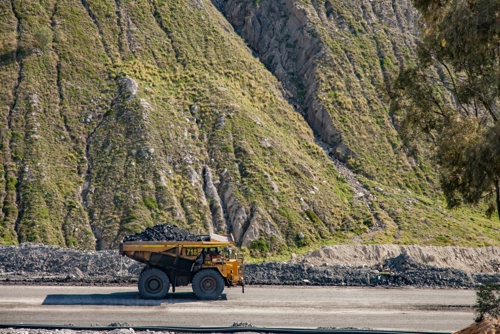 Dump truck carting coal through Mount Thorley open cut mine - Australian Stock Image