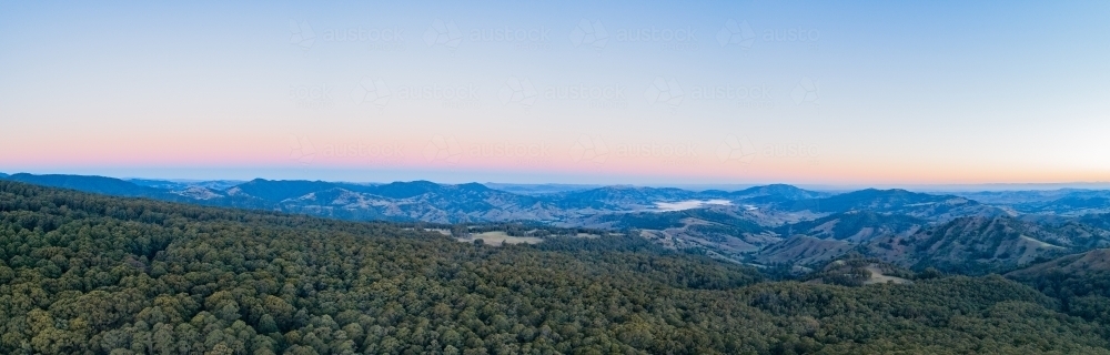 Dusk light over hills with view towards Lake St Clair in the Hunter Valley - Australian Stock Image