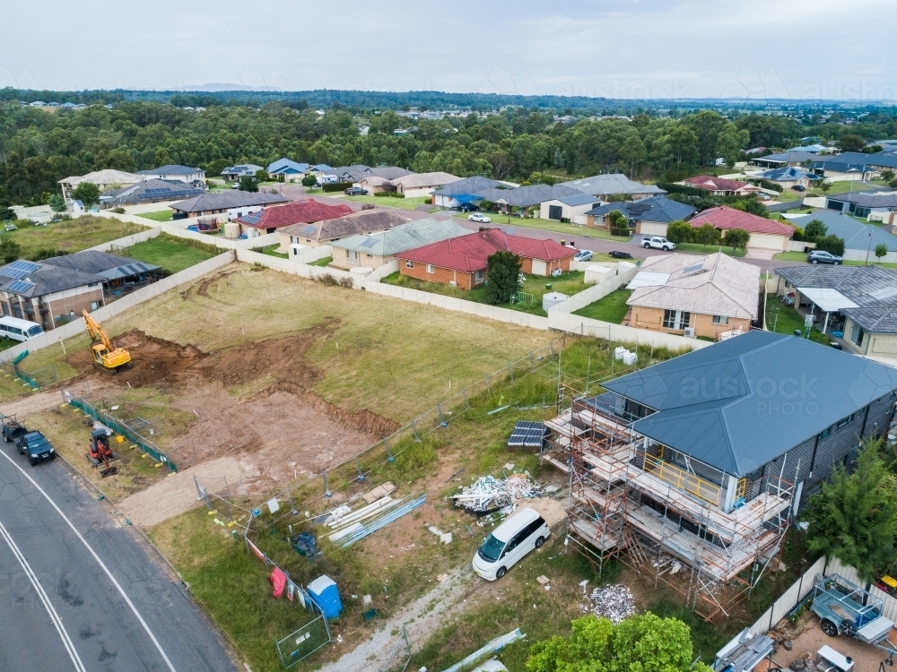 empty lot under construction in residential neighbourhood - Australian Stock Image