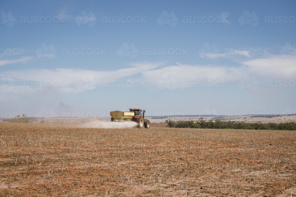 Fertiliser spreading in the Avon Valley of Western Australia - Australian Stock Image