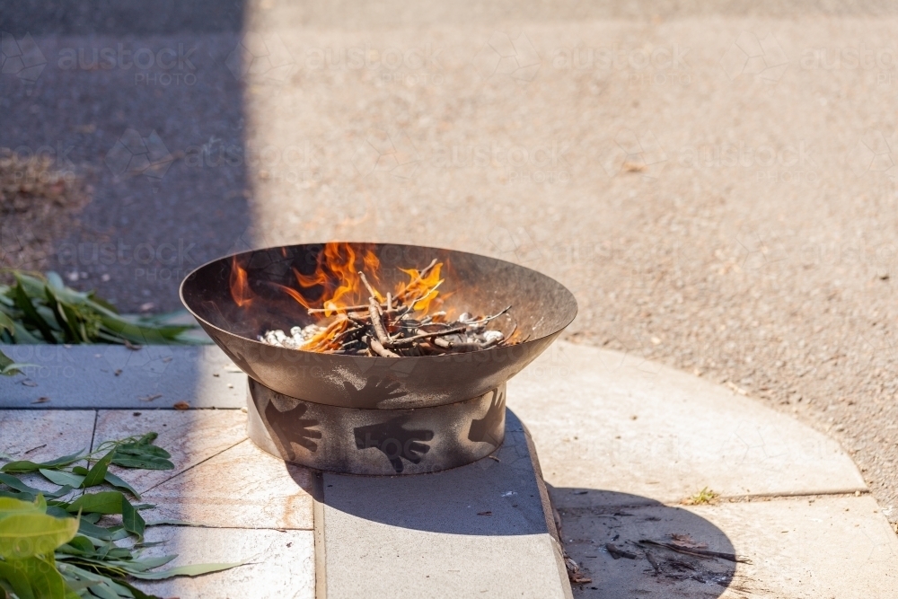 First Nations australian fire pit ready for smoking ceremony at parade - Australian Stock Image