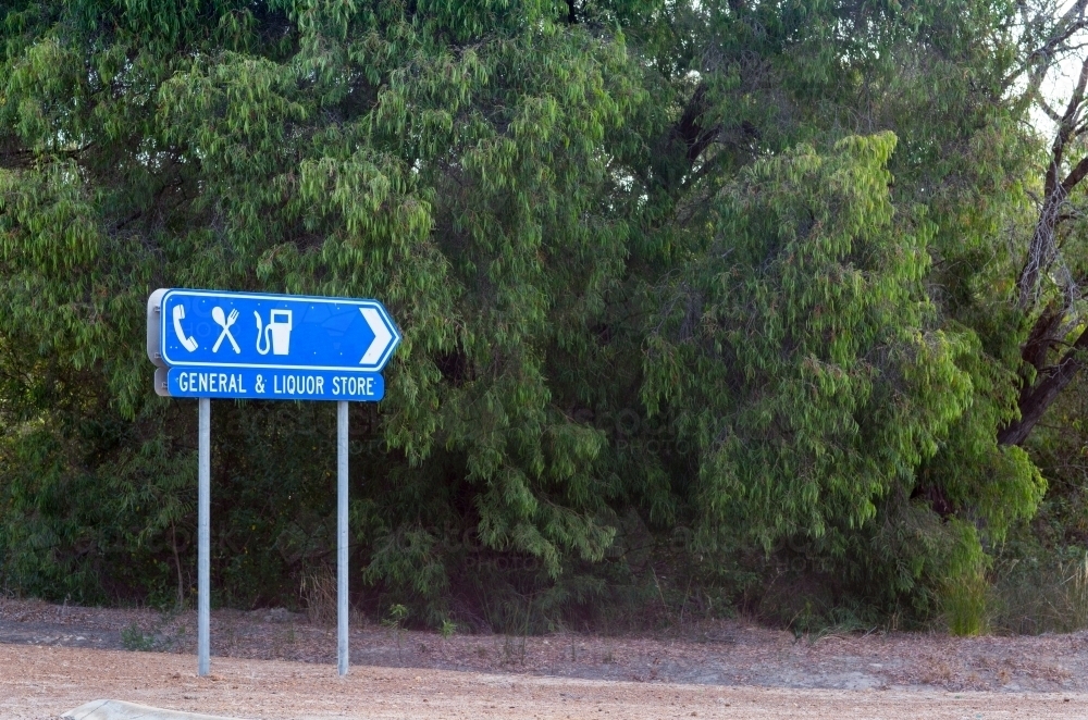 General and liquor store blue road sign - Australian Stock Image