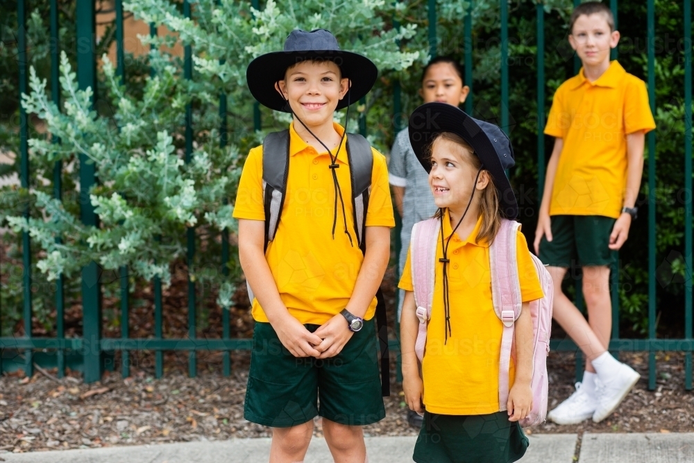 Image of happy primary school children outside - Austockphoto