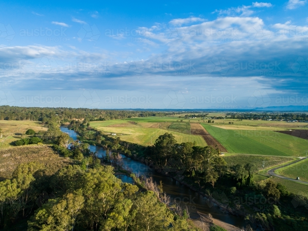 Hunter River running past fertile Australian farmland river flats in summer - Australian Stock Image