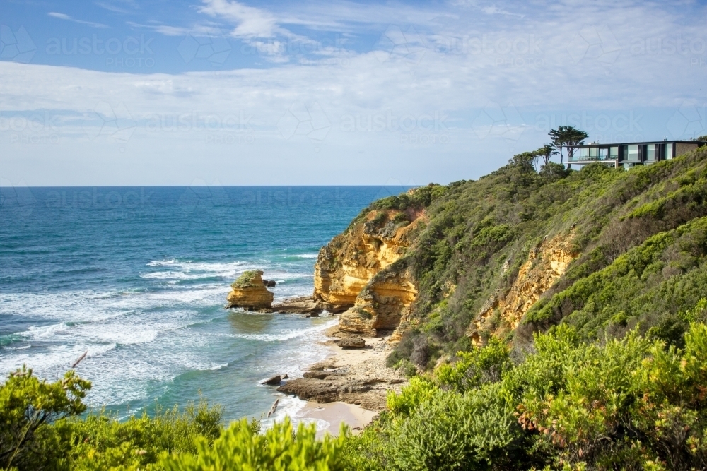 Landscape view of Aireys Inlet, Victoria. Coastal cliffs with striking architecture, vast ocean view - Australian Stock Image