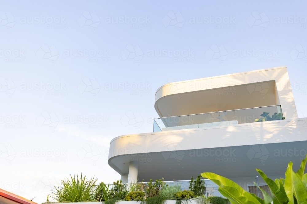 Modern home with curved architecture on the Gold Coast, Australia - Australian Stock Image