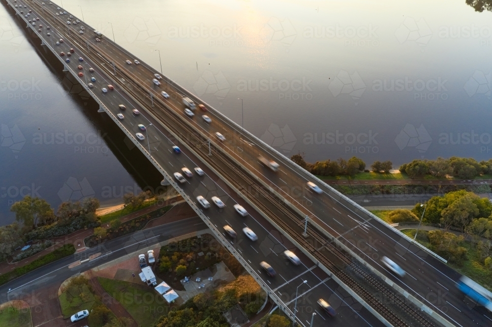 Morning traffic on the freeway crossing the Mt Henry Bridge in Perth, Western Australia - Australian Stock Image