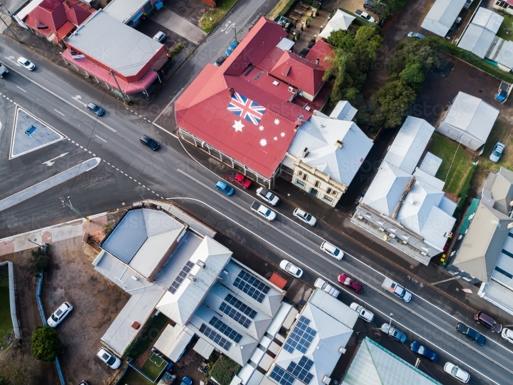 New England Highway through singleton with the australian red ensign on building roof - Australian Stock Image