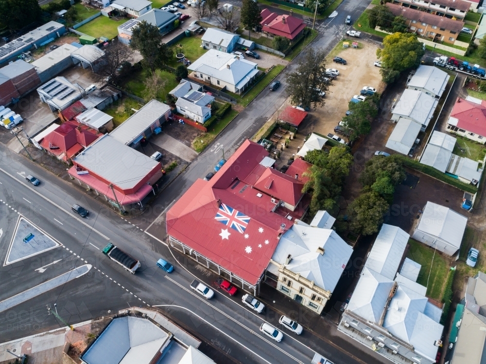 New England Highway through singleton with the australian red ensign on building roof - Australian Stock Image