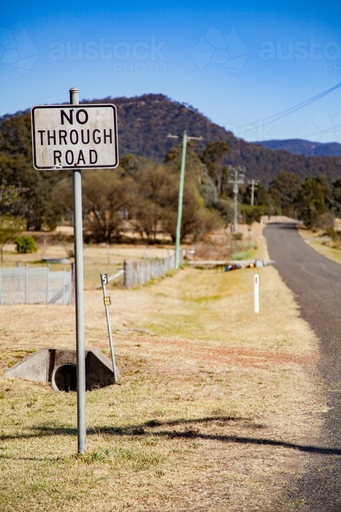 No through road sign on rural country road - Australian Stock Image