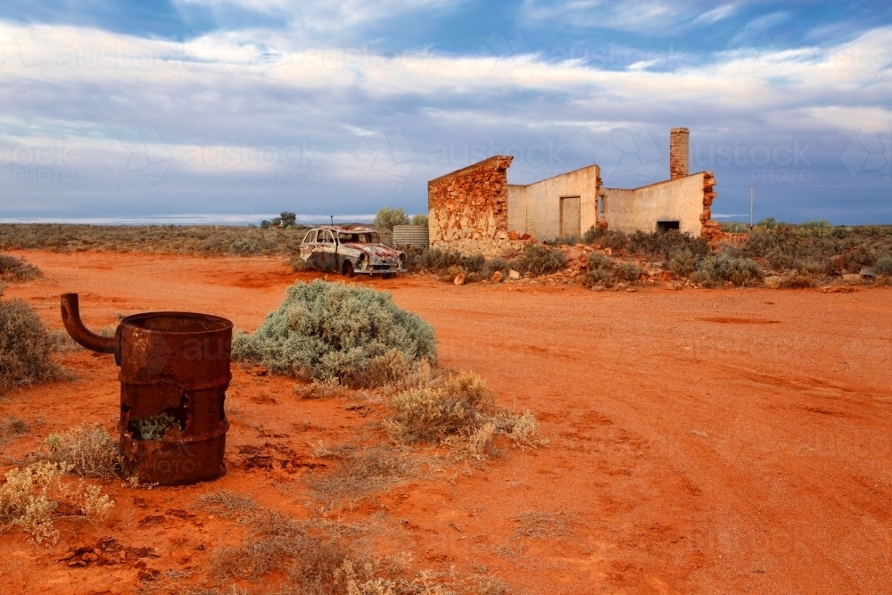 Old dilapidated home and car in the desert ghost town of Silverton - Australian Stock Image