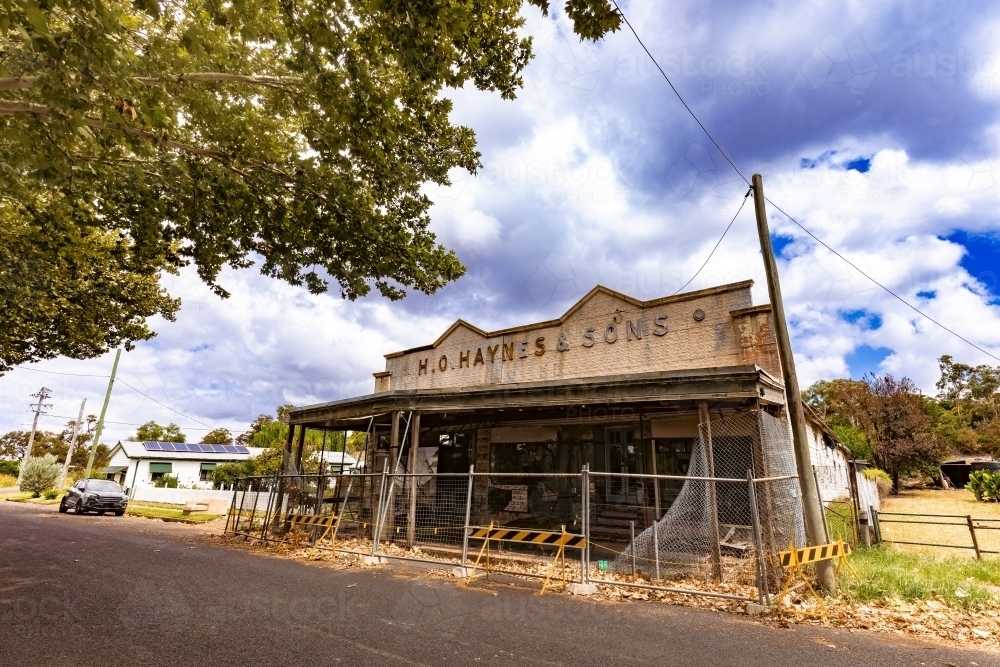 Old store in ruins in the historic town of Cassilis in the Hunter Region of NSW - Australian Stock Image