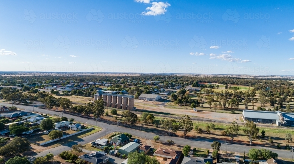 Panorama of a road, houses and grain silos in the small country town of Coolamon - Australian Stock Image