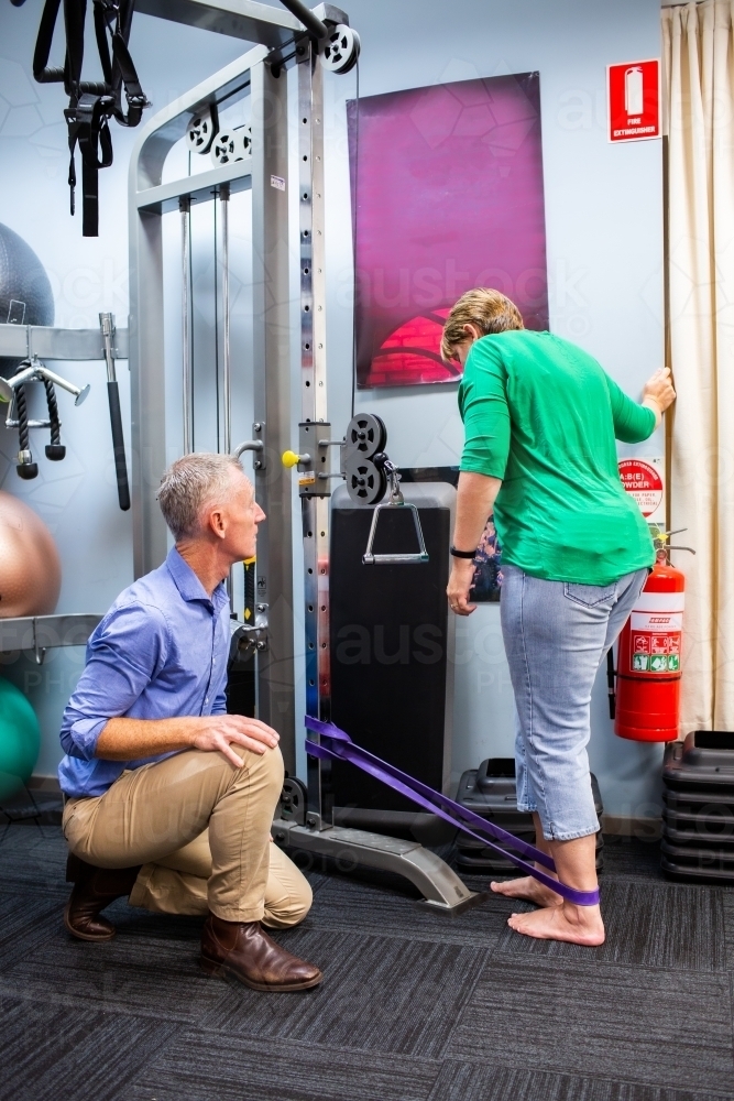 image-of-physiotherapist-working-with-client-with-resistance-bands-to