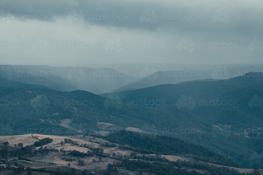 Rain clouds rolling into the Megalong Valley from Cahill's Lookout, Blue Mountains. - Australian Stock Image