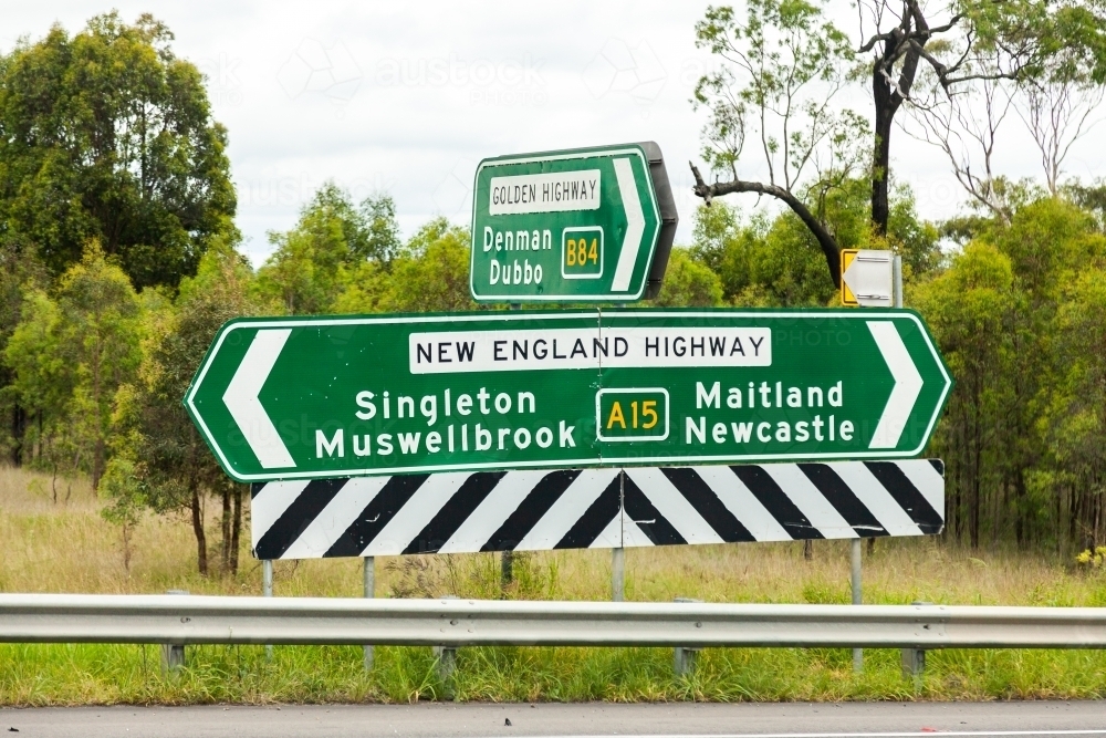 Road sign on the New England highway  A15 pointing to Singleton and Muswellbrook - Australian Stock Image