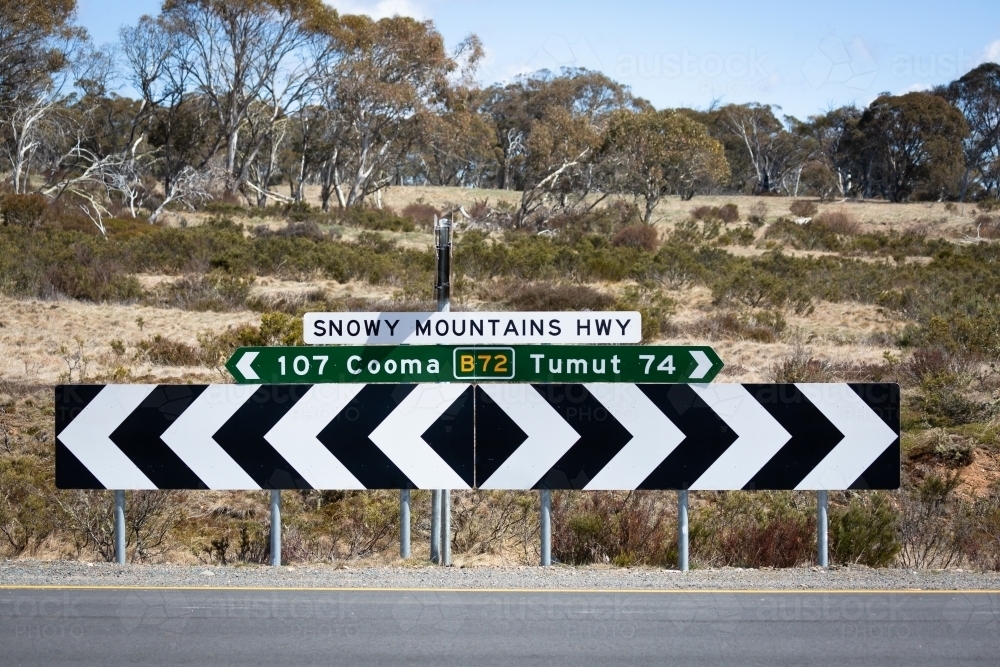 Image of Road signs for Cooma and Tumut on the Snowy Mountains Highway ...