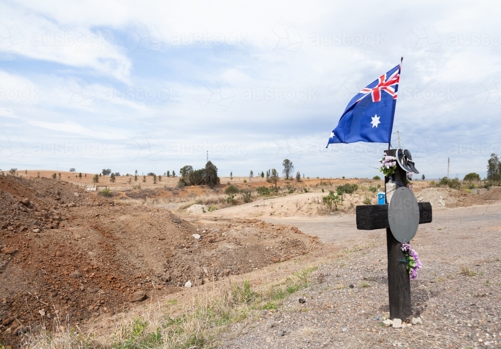 Roadside memorial cross with Australian flag - Australian Stock Image