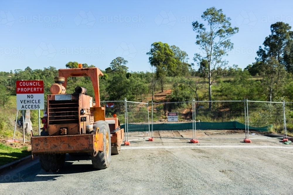roller-compactor machine for resurfacing parked at the end of developed area on newly finished road - Australian Stock Image