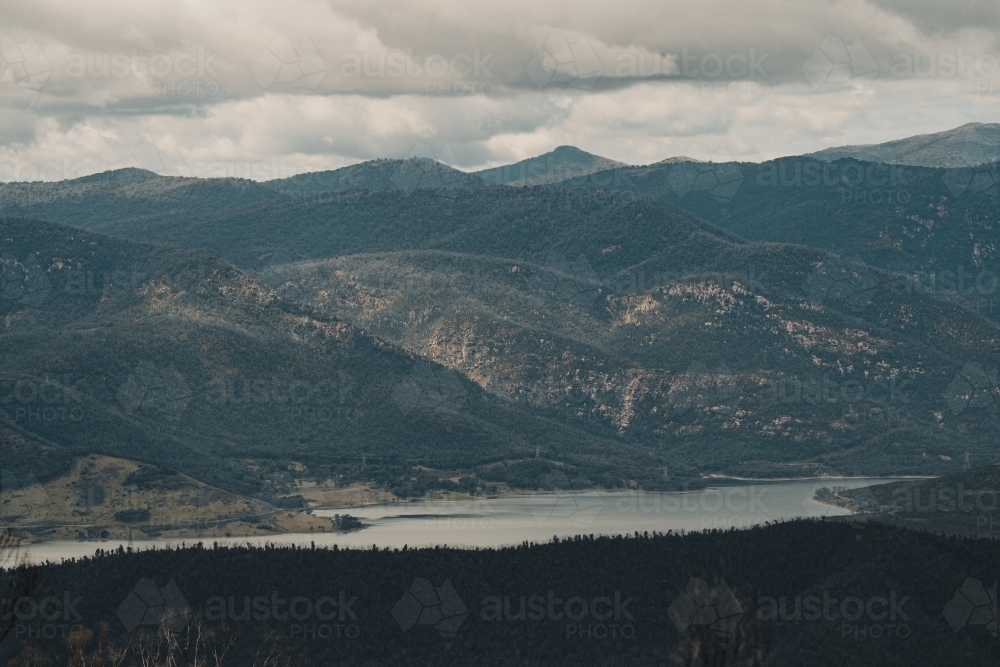 Rugged mountain views of Blowering Reservoir in the Snowy Mountains, NSW - Australian Stock Image