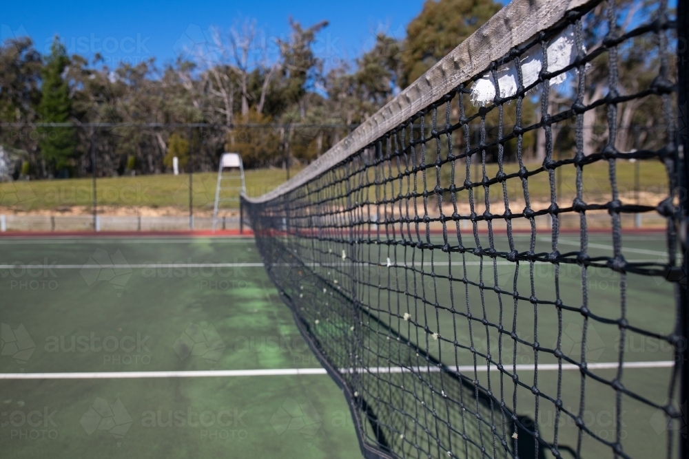 Image of Side view of tennis court net - Austockphoto