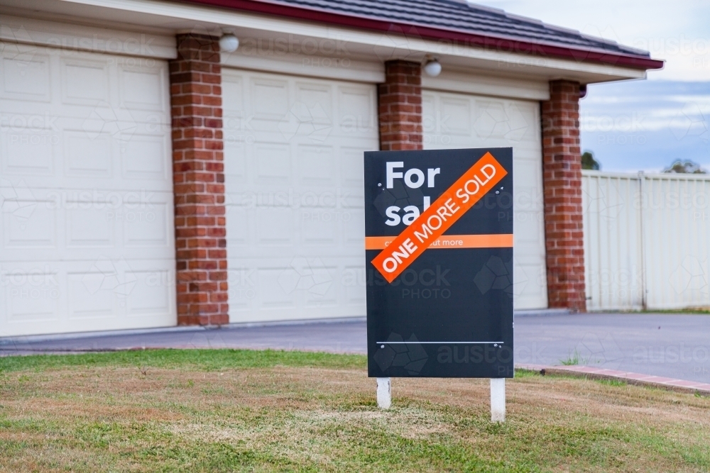 Sign outside of house saying sold - Australian Stock Image