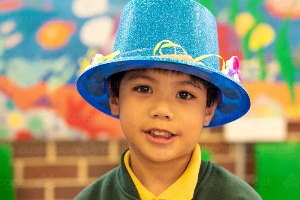 smiling kid with his easter hat for the school parade - Australian Stock Image