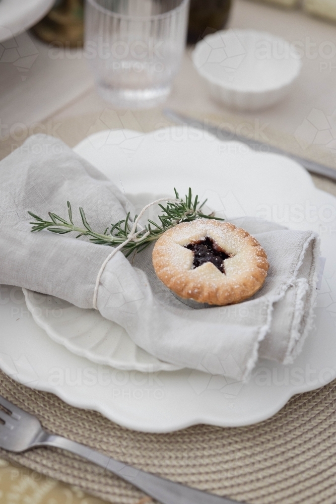 Table setting with mince pie on plate - Australian Stock Image
