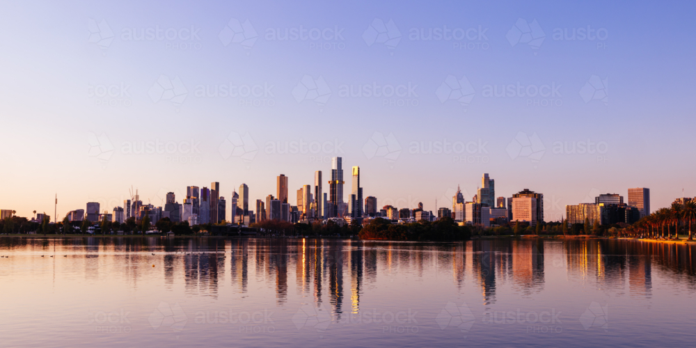 The iconic Albert Park lake and skyline views at sunset in Melbourne, Victoria, Australia - Australian Stock Image