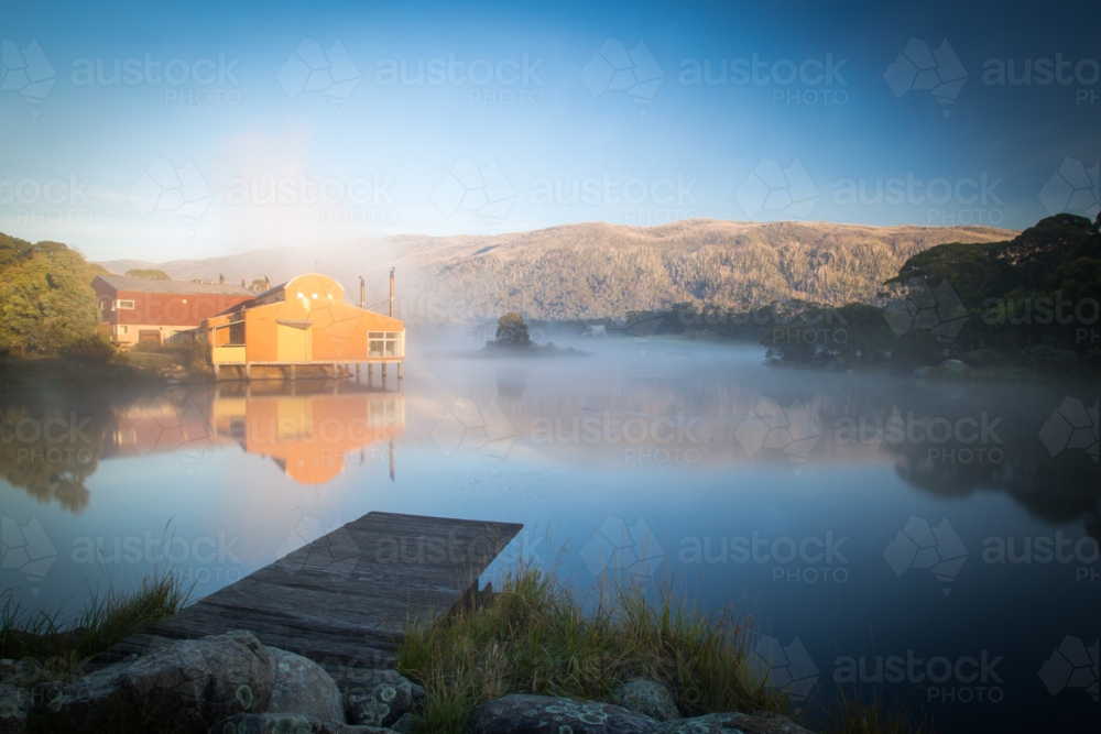 The sun rises over Lake Crackenback on a cold autumn morning in New South Wales, Australia - Australian Stock Image