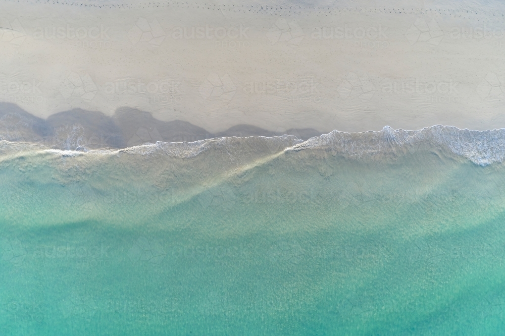 Turquoise ocean water and a sandy beach in Perth, Western Australia. - Australian Stock Image