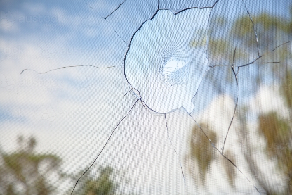 Image Of Vandalized Window Of Building, Smashed Broken Glass - Austockphoto