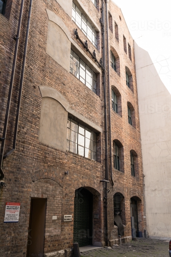 Victorian brick architecture at the end of a lane way within the heart of Sydney CBD - Australian Stock Image