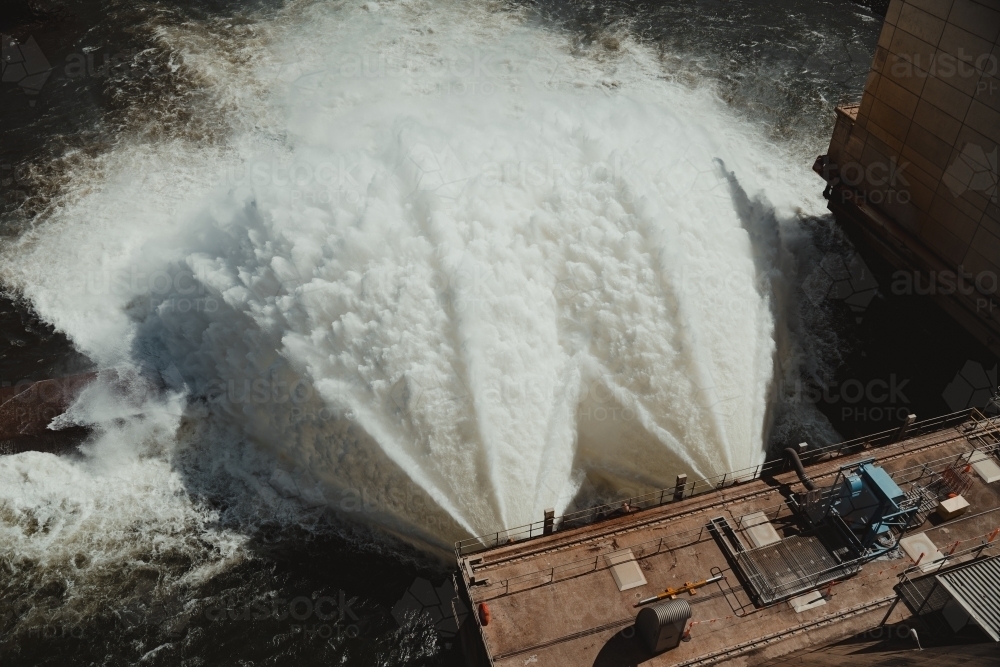 Image of Water flowing from the Hume Dam wall into the Murray River ...