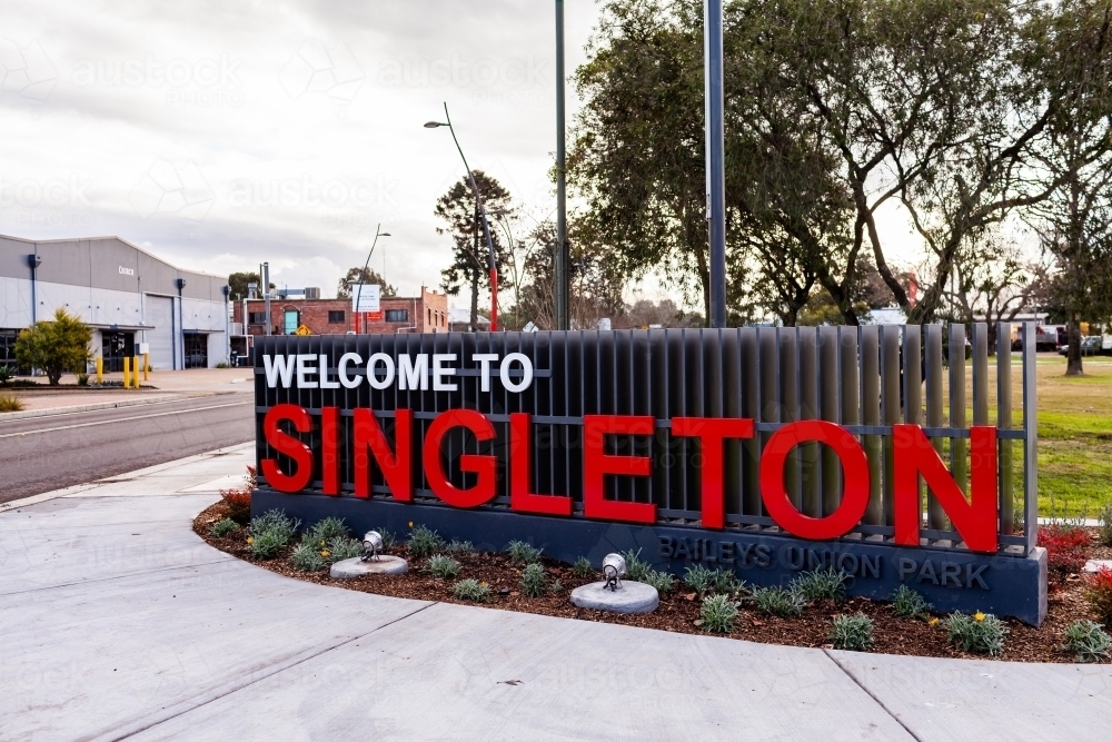 Welcome to Singleton sign at Baileys Union park with new footpath - Australian Stock Image