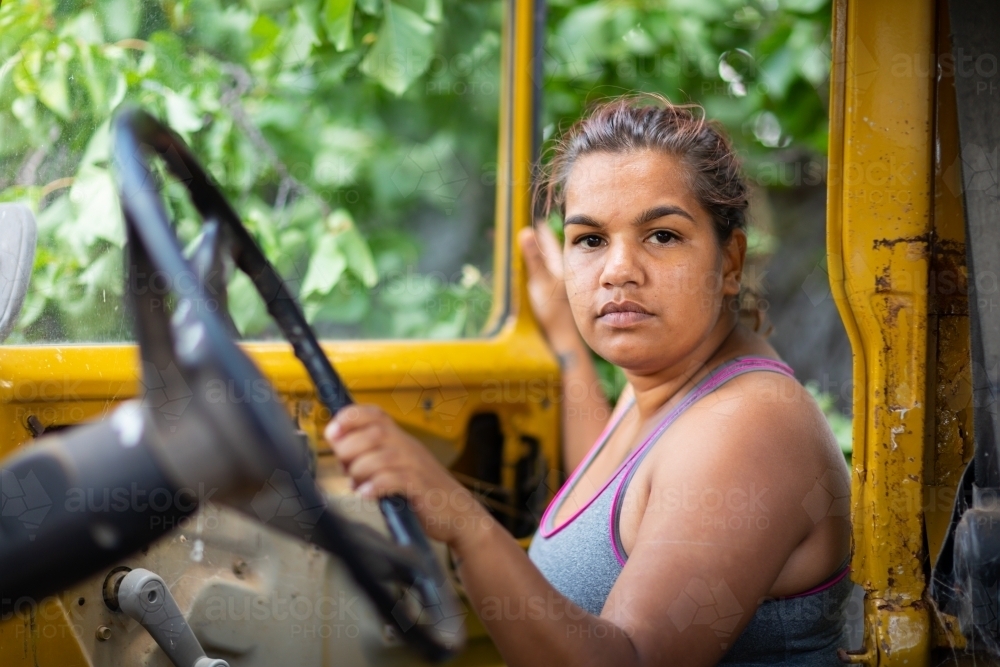 woman getting into old mustard coloured landcruiser - Australian Stock Image