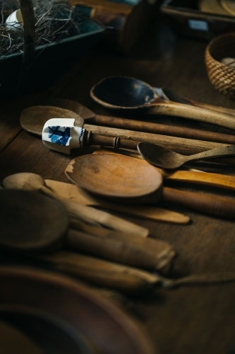 A collection of wooden spoons with different sizes laid on the table