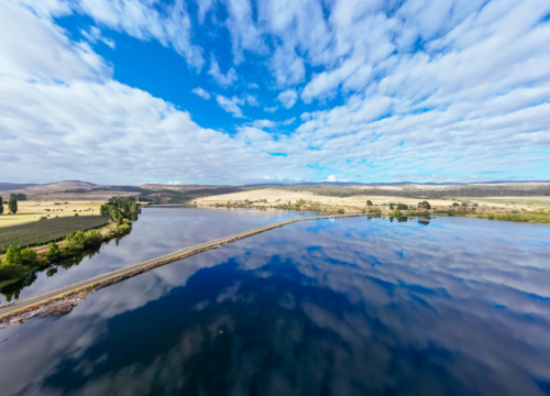 Dunrobin Bridge views of Meadowbank Lake and River Derwent on a cool summer's morning near Ouse - Australian Stock Image