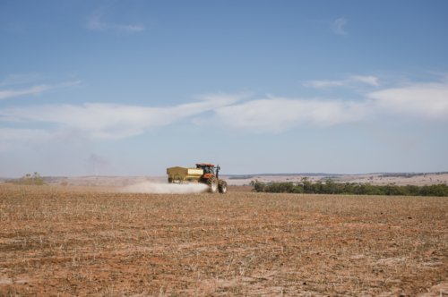 Fertiliser spreading in the Avon Valley of Western Australia - Australian Stock Image